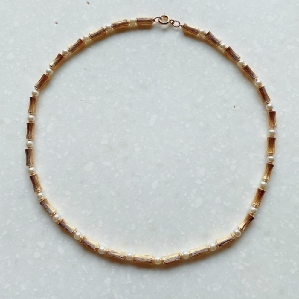 GOLD tone and pearl like necklace